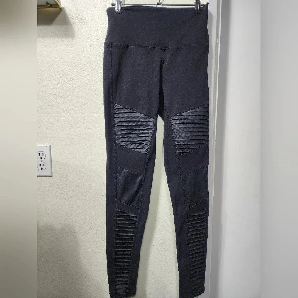 ALO YOGA High-Rise Moto Leggings Size Small Gym Outdoors Running Casual
